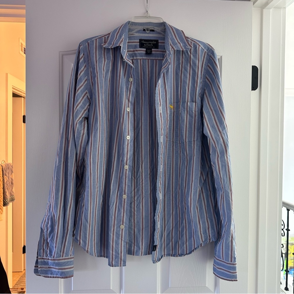 Abercrombie & Fitch Medium Men’s Muscle Blue and White Striped Button Down Shirt